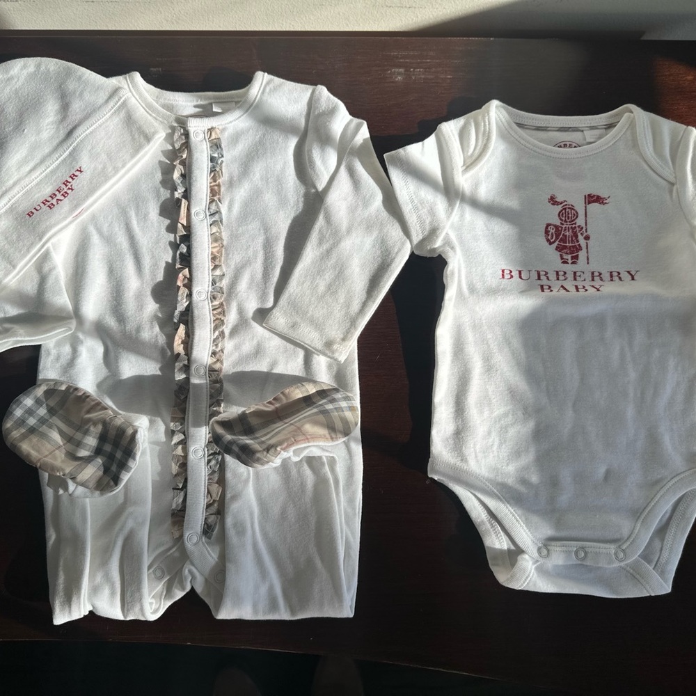 Burberry Kids White and Beige Matching Set